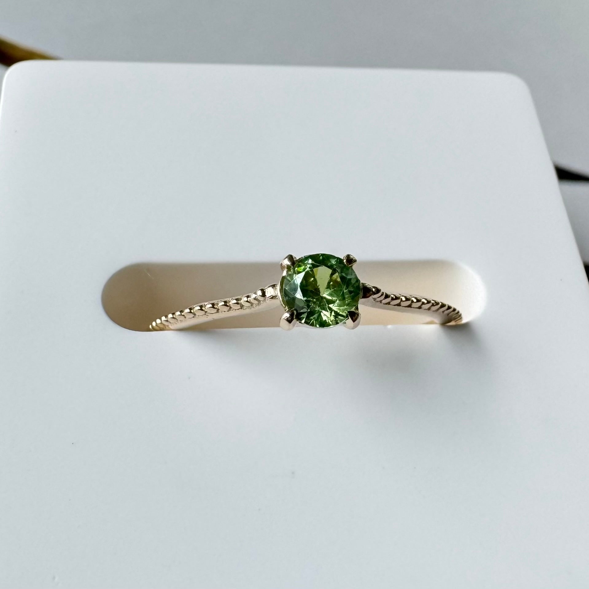 《デマントイドガーネット|Demantoid Garnet》・K10YGリング