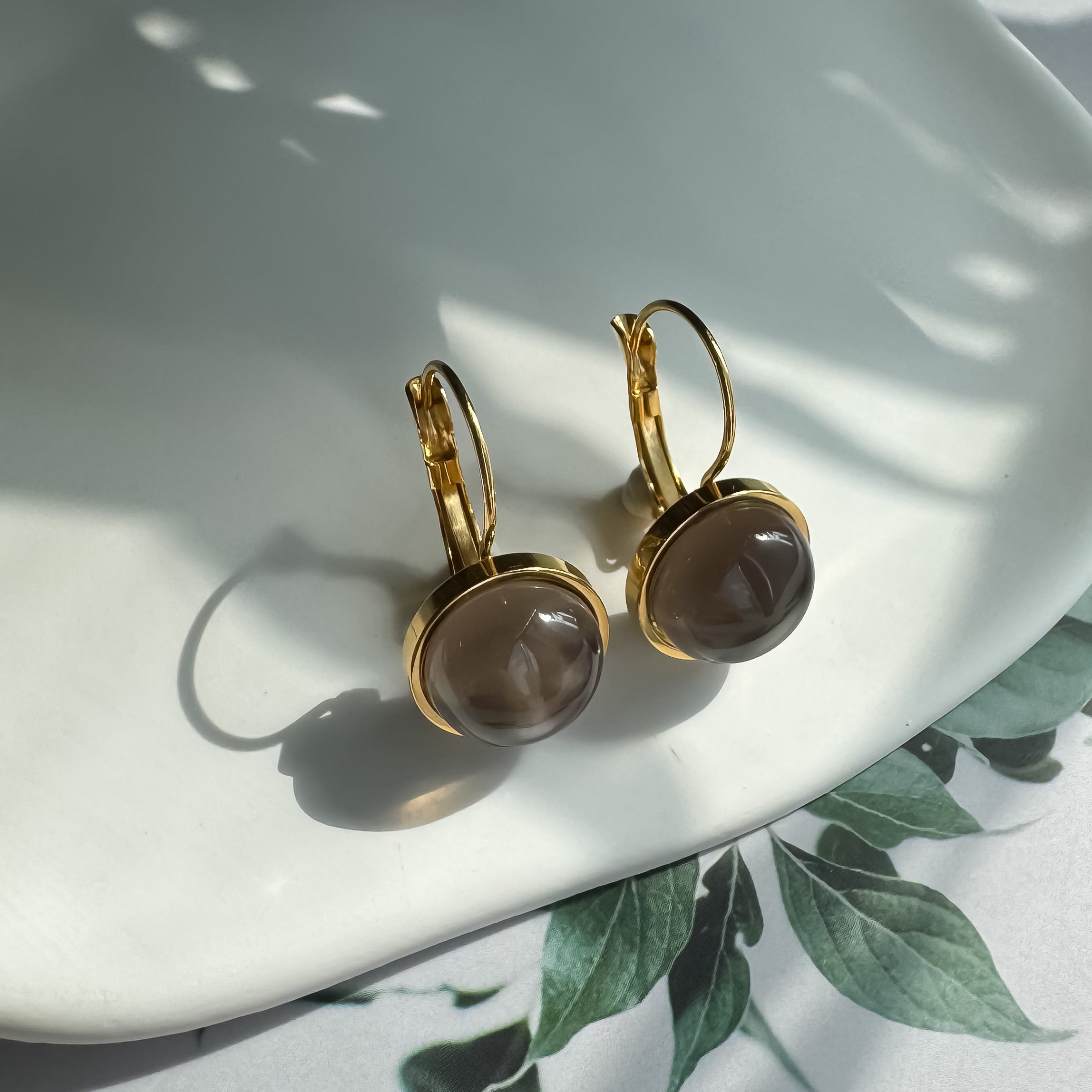 《スモーキークォーツ|Smoky Quartz》× 《シェル|Shell》ゴールドピアス/天然石フレンチフックピアス大/Anuenue✴︎jewelry