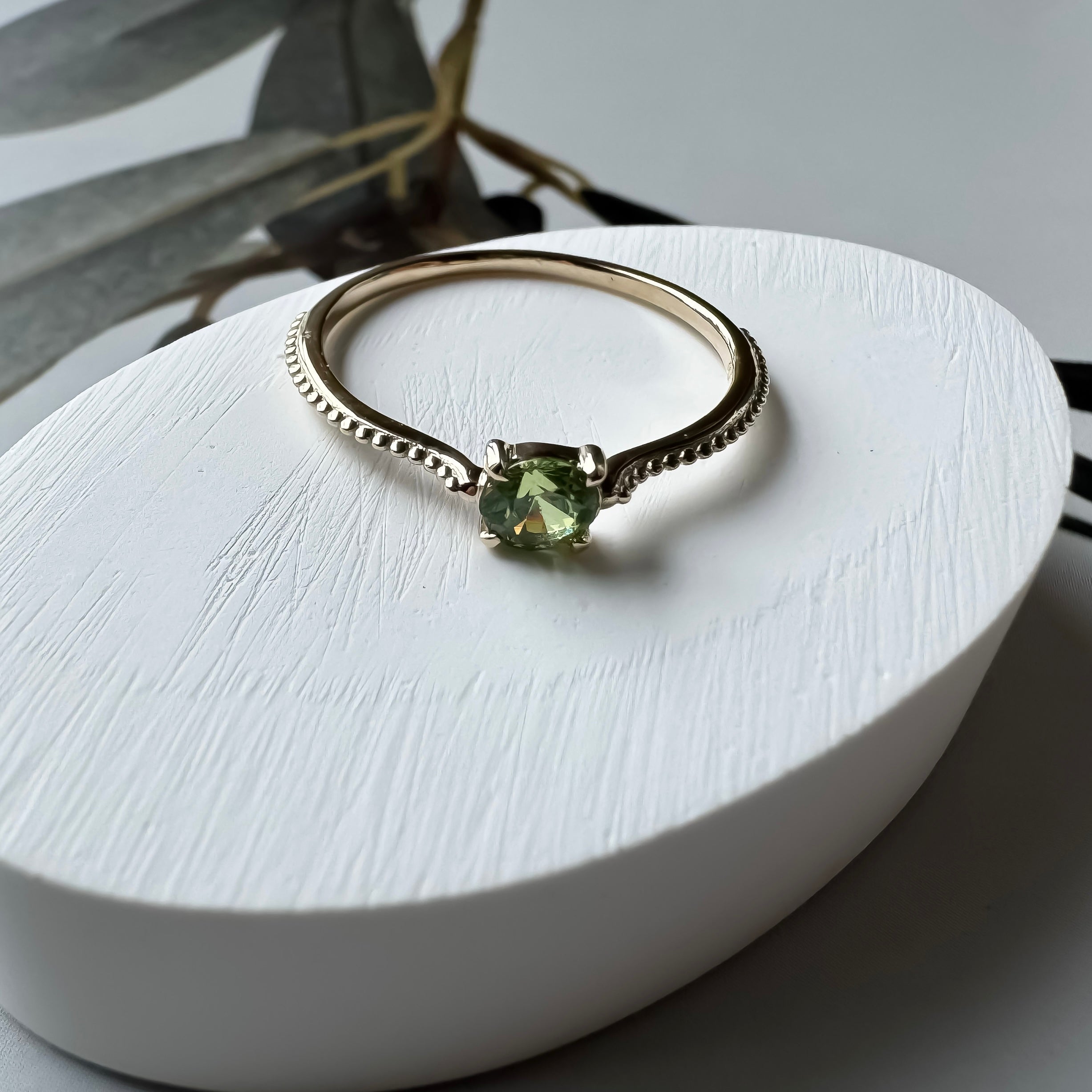 《デマントイドガーネット|Demantoid Garnet》・K10YGリング