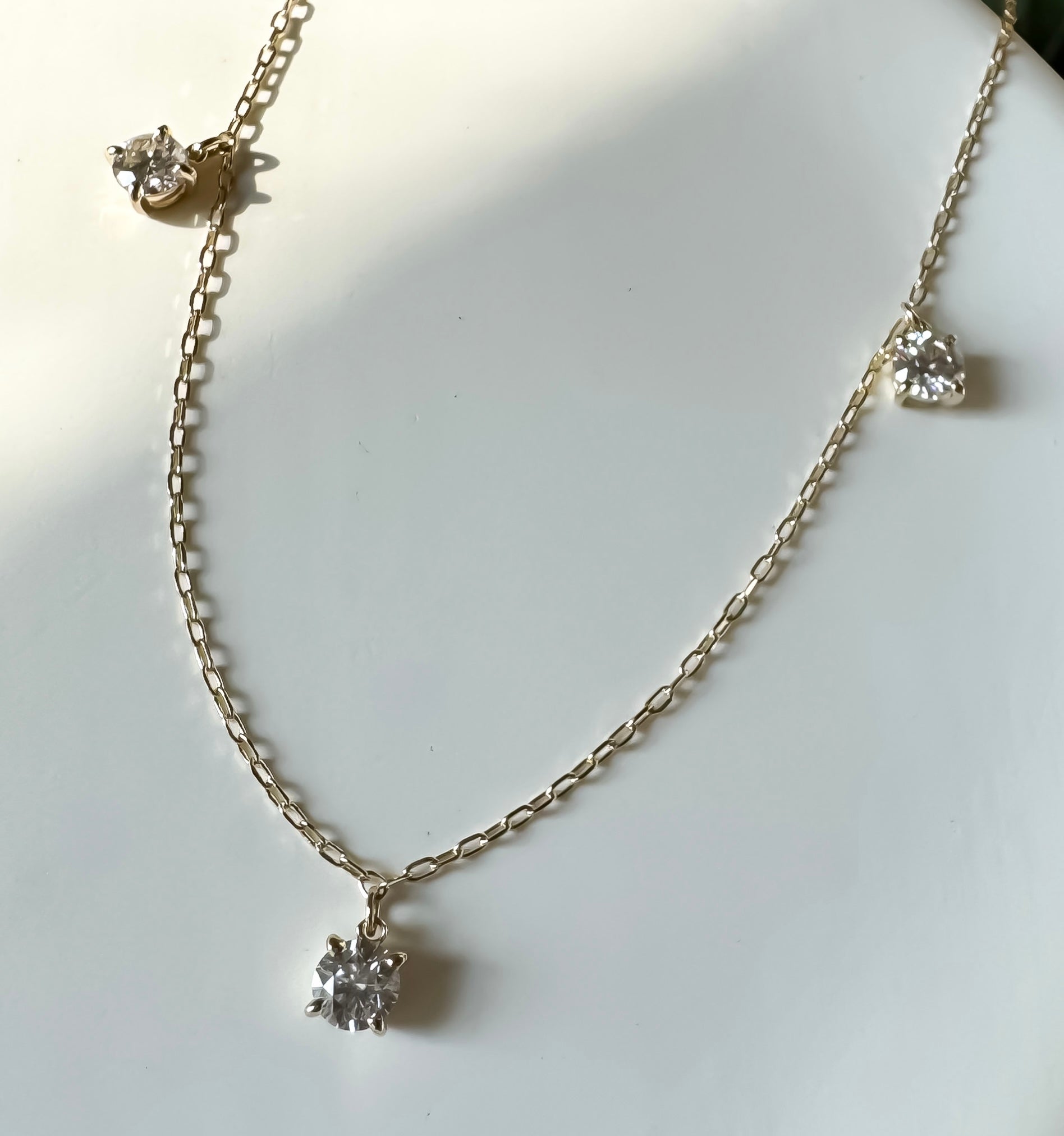 K10YG・Trio Glow《モアサナイトダイアモンド|Moissanite Diamond》ネックレス
