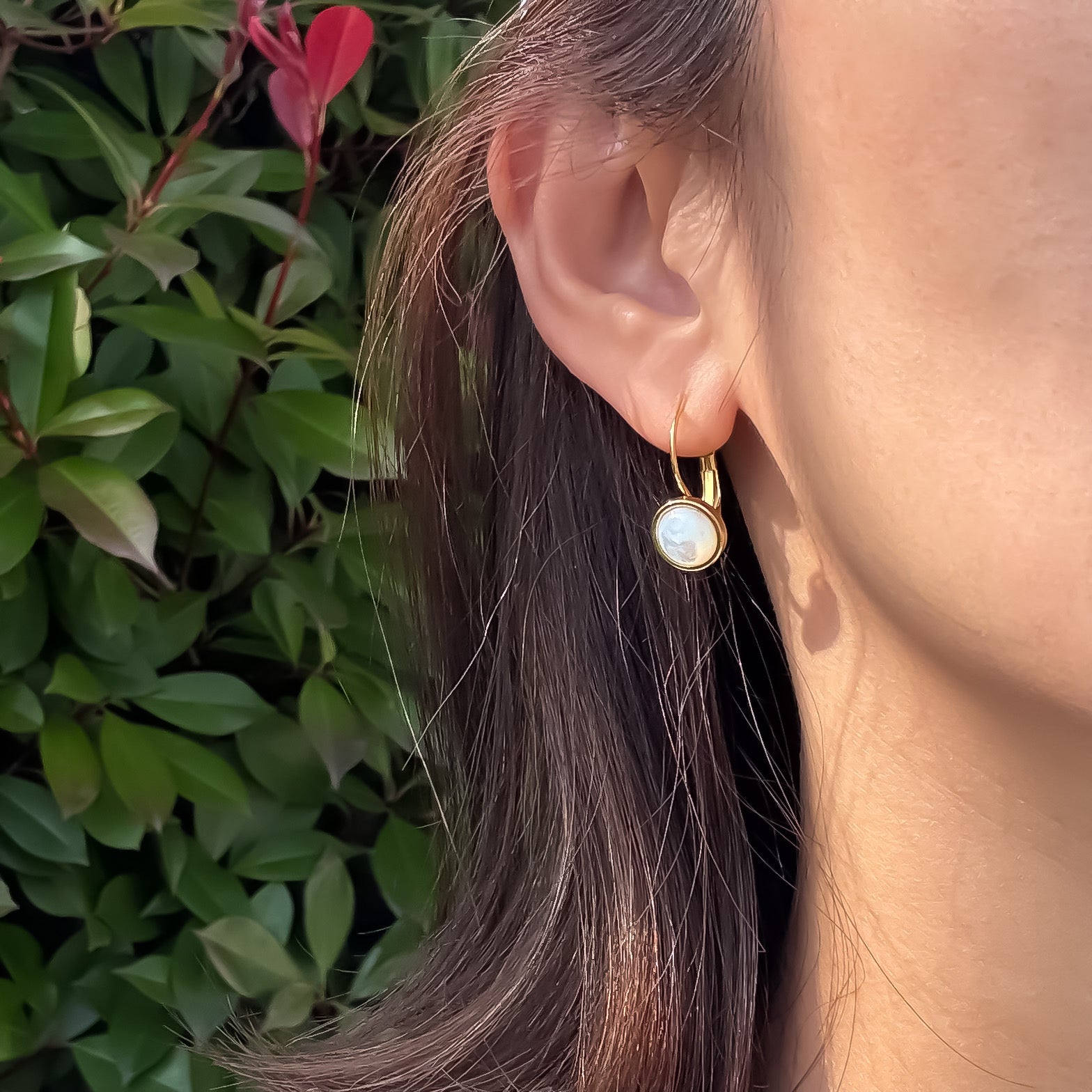 月の雫ホワイトシェル×ゴールドピアス/天然石フレンチフックピアス/Anuenue✴︎jewelry