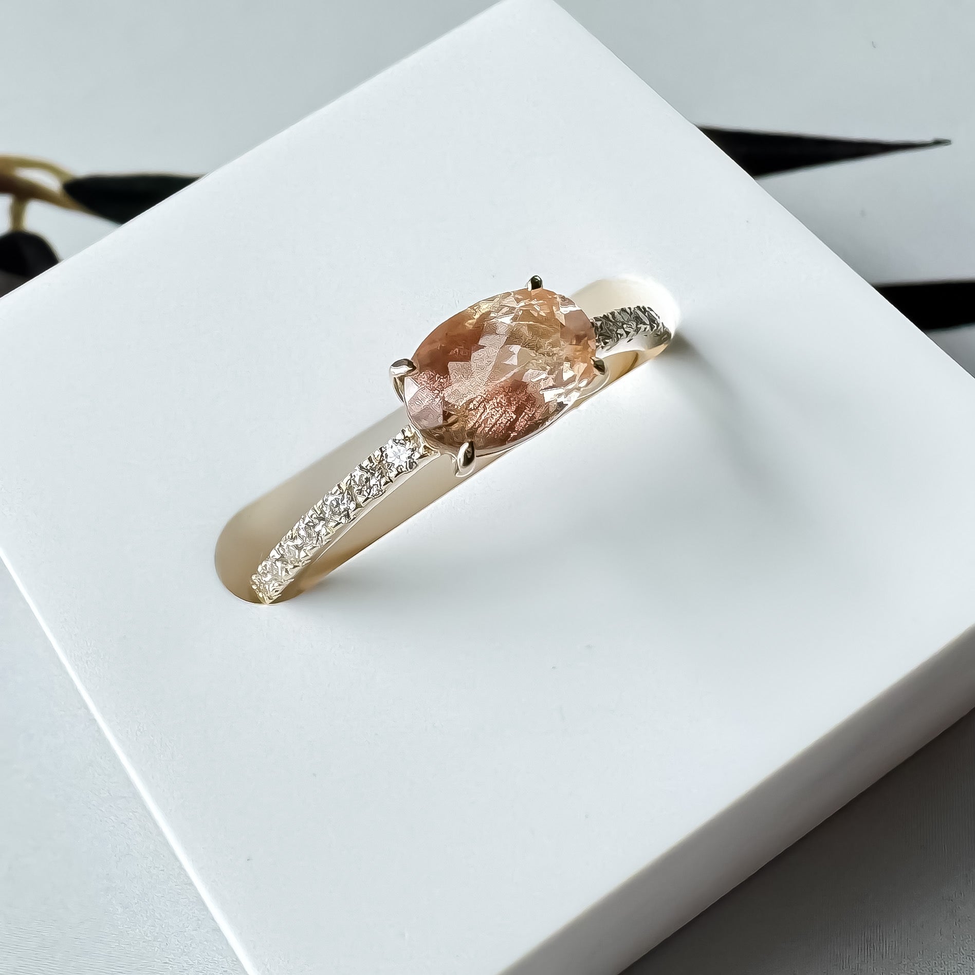 《オレゴンサンストーン|Oregon Sunstone》天然石ハーフエタニティリング