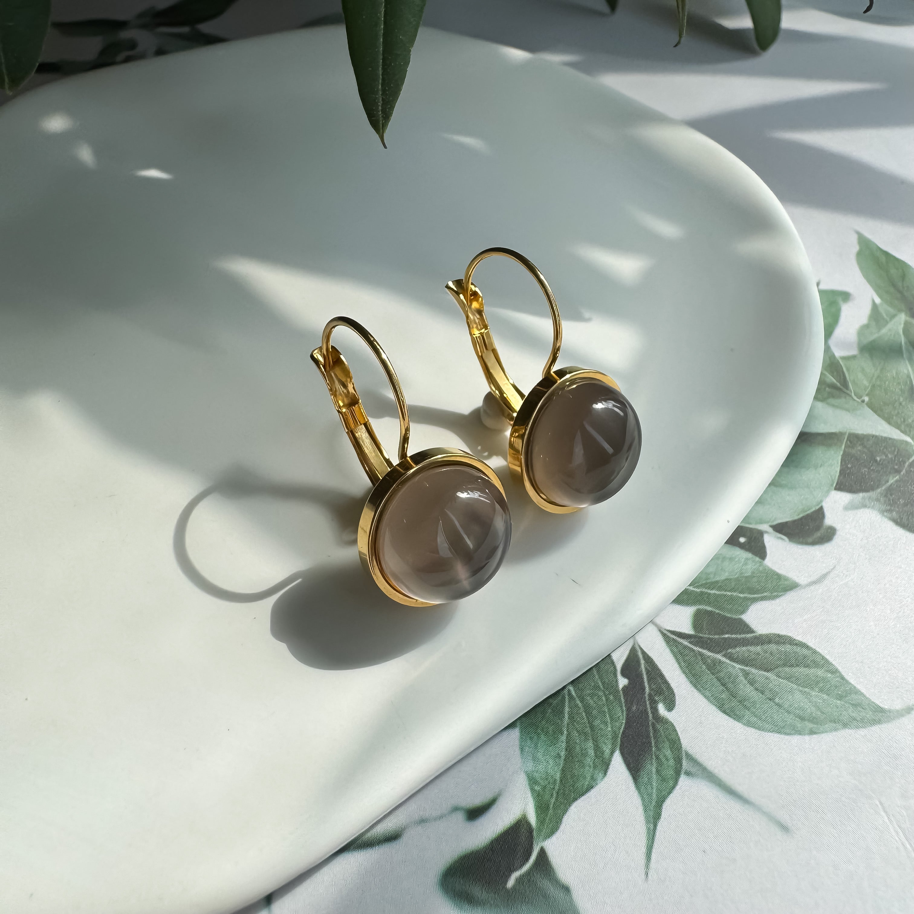 《スモーキークォーツ|Smoky Quartz》× 《シェル|Shell》ゴールドピアス/天然石フレンチフックピアス大/Anuenue✴︎jewelry