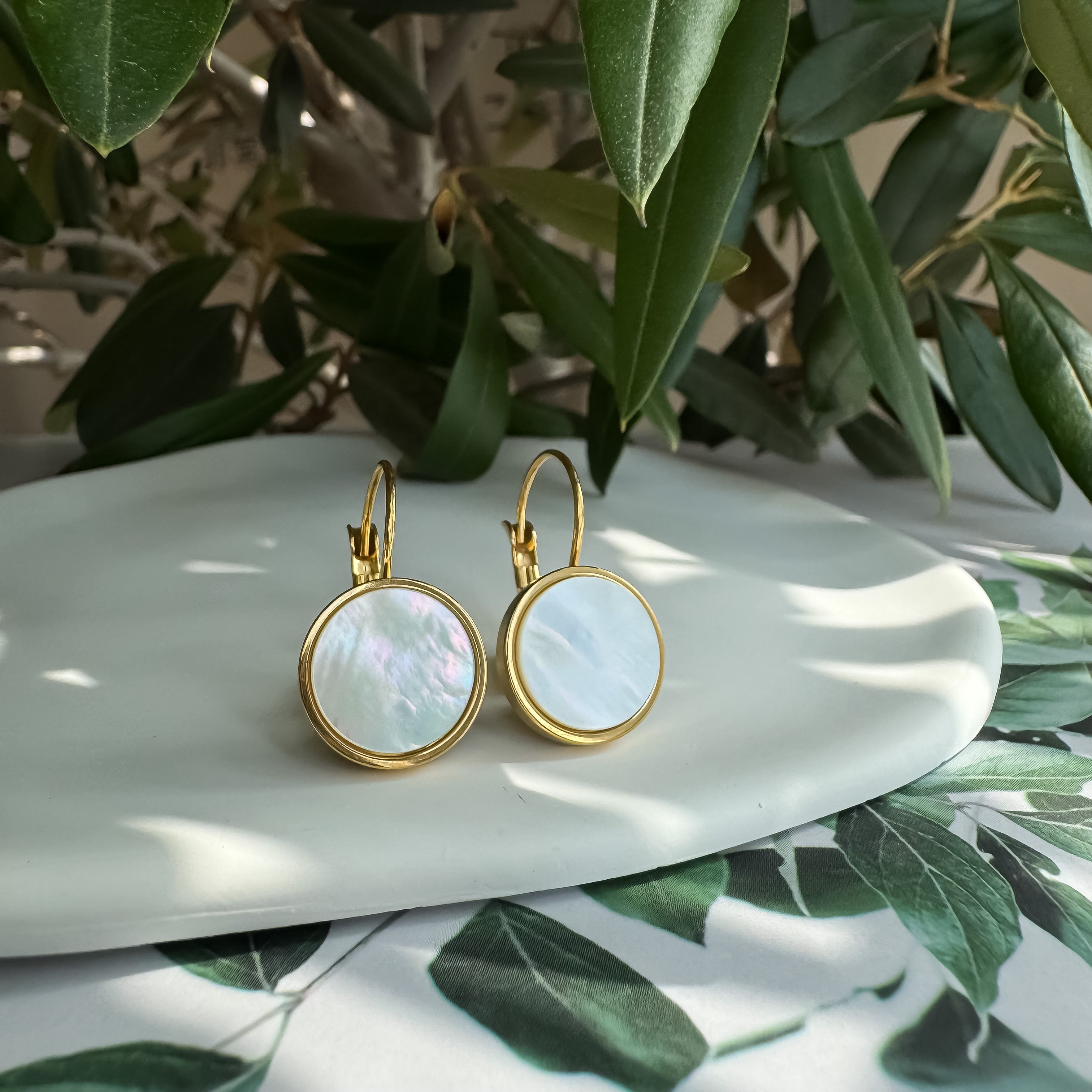 《ホワイトシェル|White Shell》ゴールドピアス/天然石フレンチフックピアス大/Anuenue✴︎jewelry.