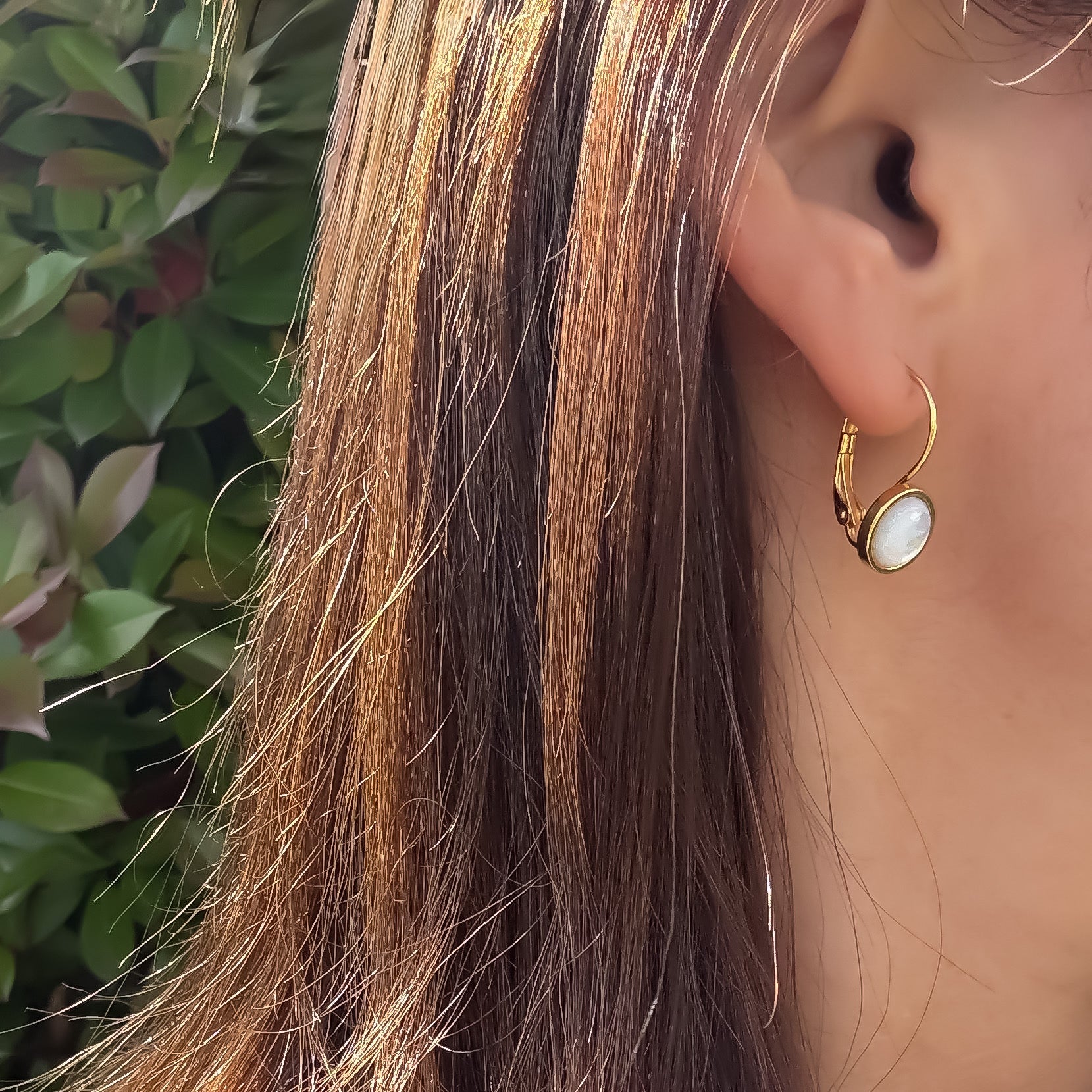 月の雫ホワイトシェル×ゴールドピアス/天然石フレンチフックピアス/Anuenue✴︎jewelry