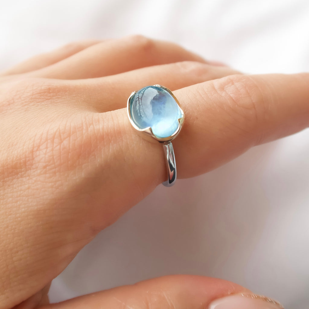 《アクアマリン｜Aquamarine》
海の光を閉じ込めたカボション天然石リングII