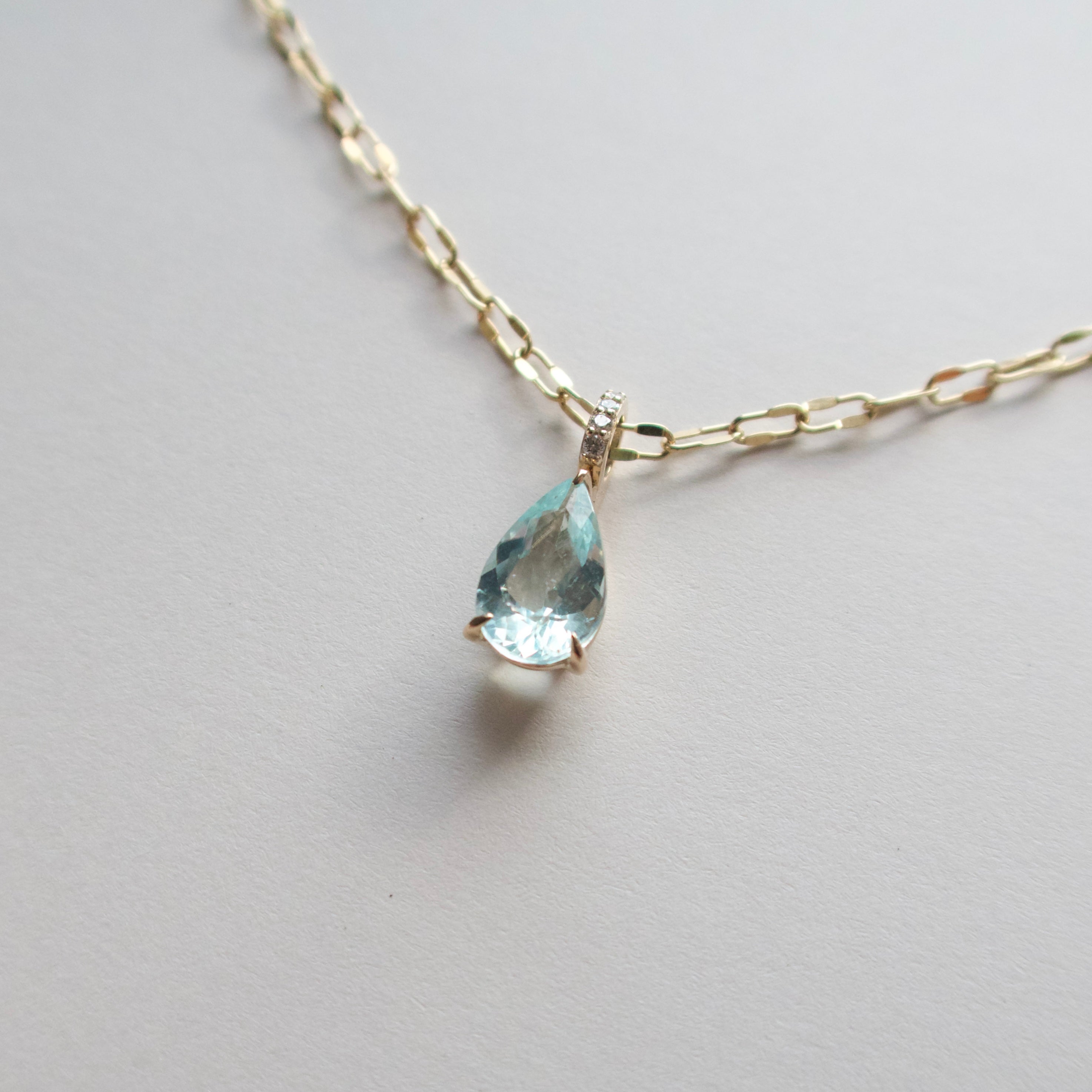 《アンブリゴナイト｜Amblygonite》人魚姫の涙　ペアシェイプ天然石／一点物ネックレストップ