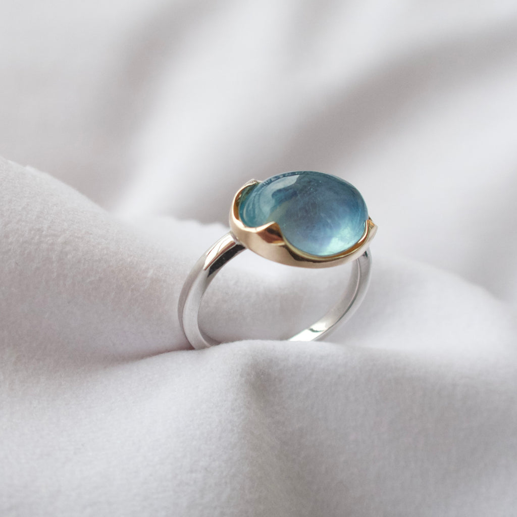 《アクアマリン｜Aquamarine》
海の光を閉じ込めたカボション天然石リングII