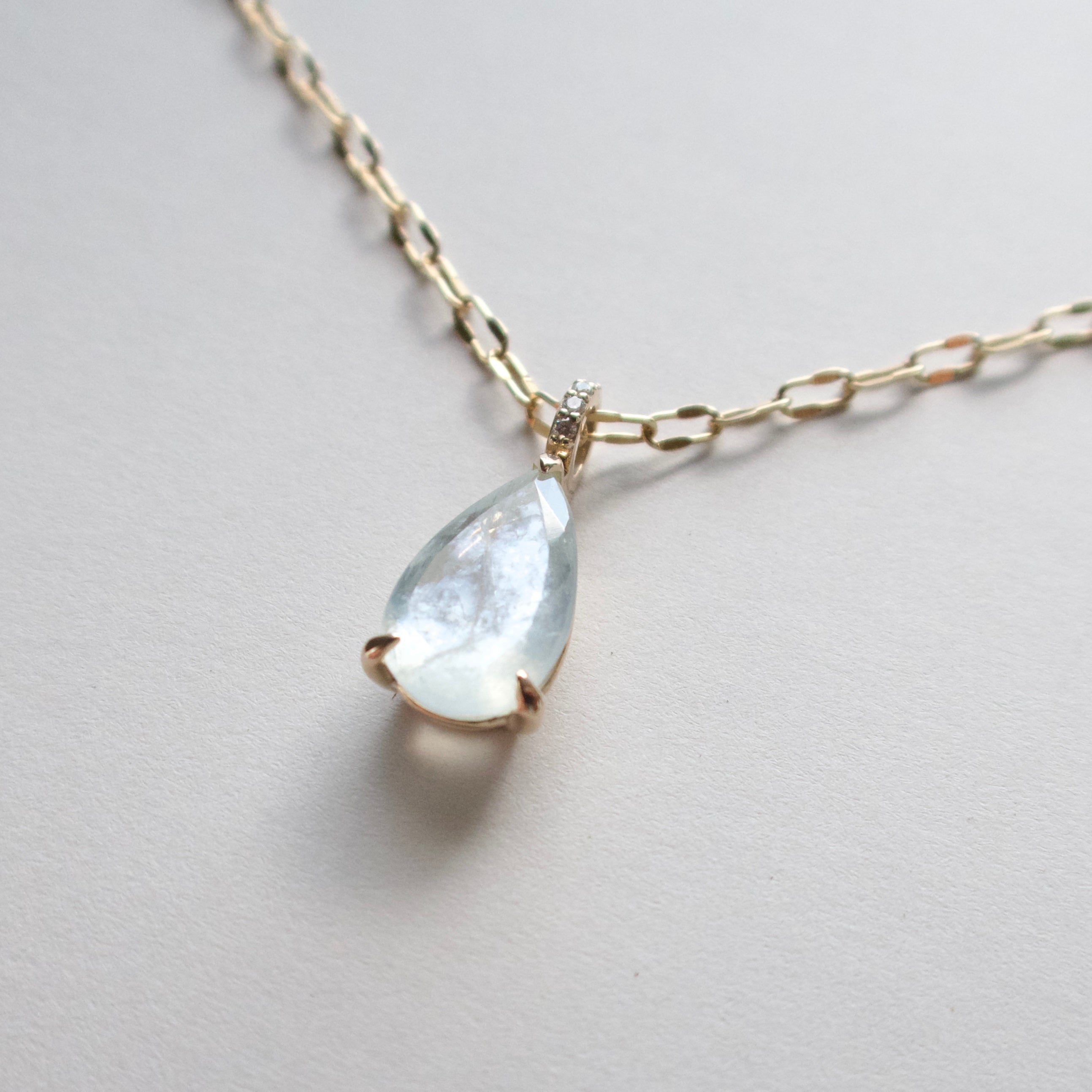 《シンデレラアクアマリン｜Cinderella Aquamarine》ペアシェイプ天然石ネックレストップ