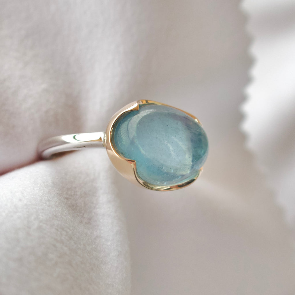 《アクアマリン｜Aquamarine》　

海の光を閉じ込めたカボション天然石リング I