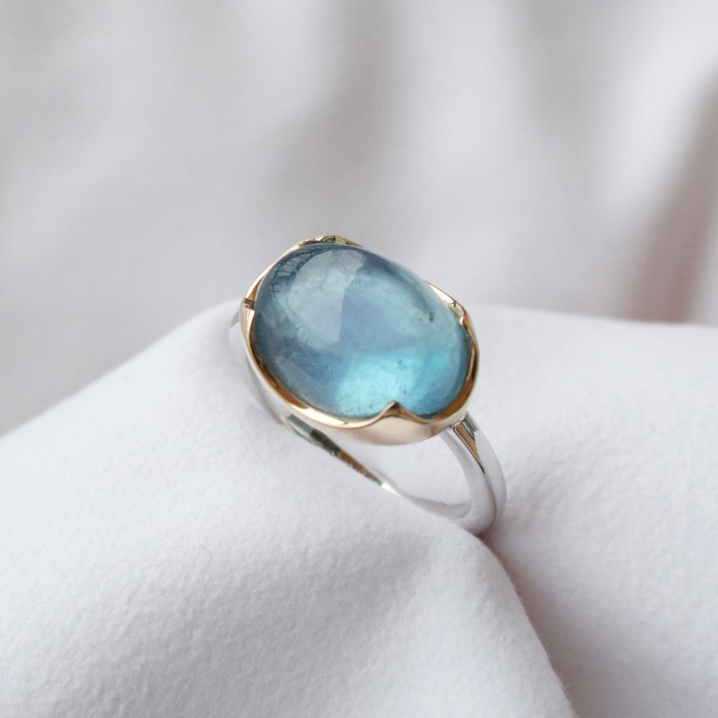 《アクアマリン｜Aquamarine》　

海の光を閉じ込めたカボション天然石リング I