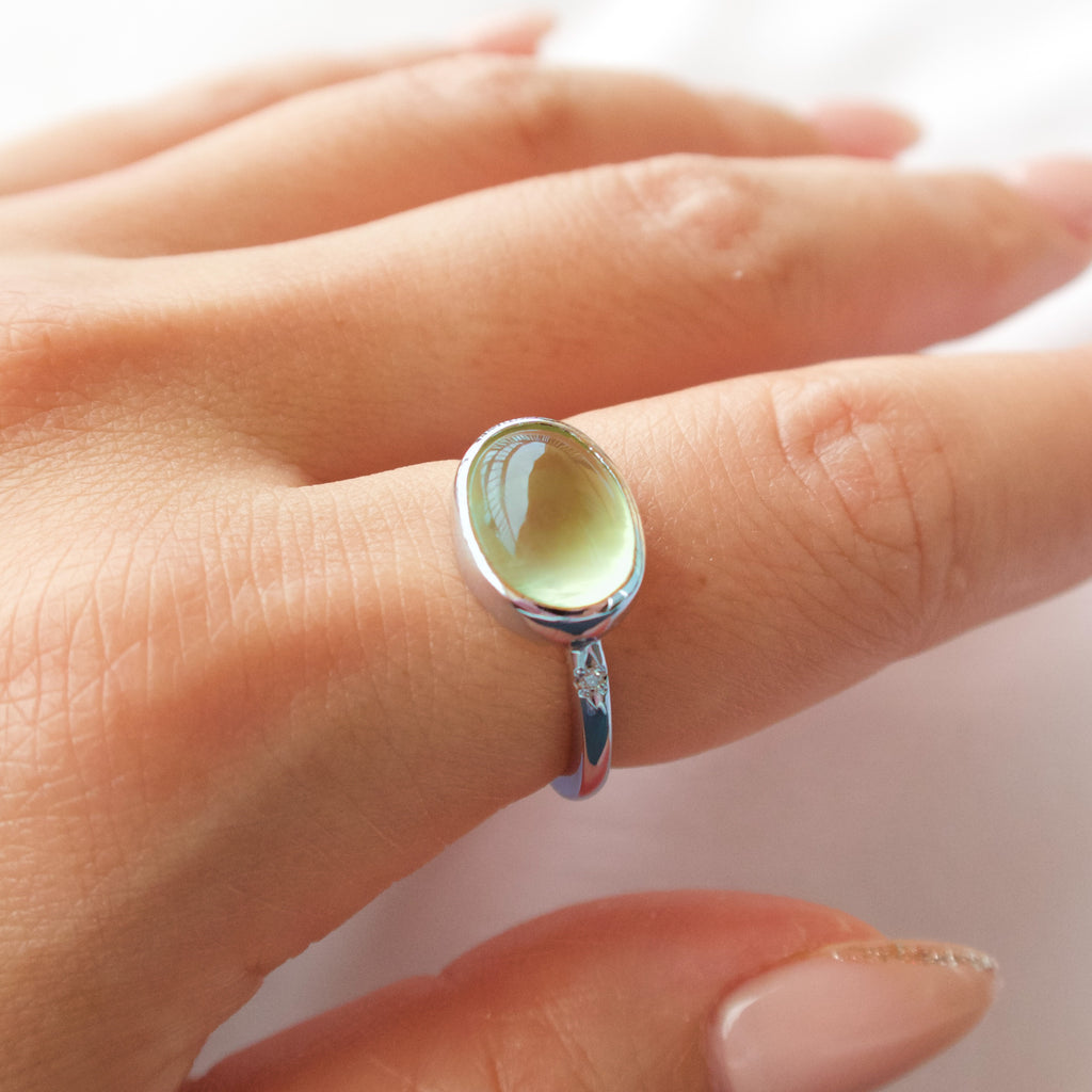 《プレナイト｜Prehnite》グリーンな果実のカボション天然石・ダイヤモンドリング
