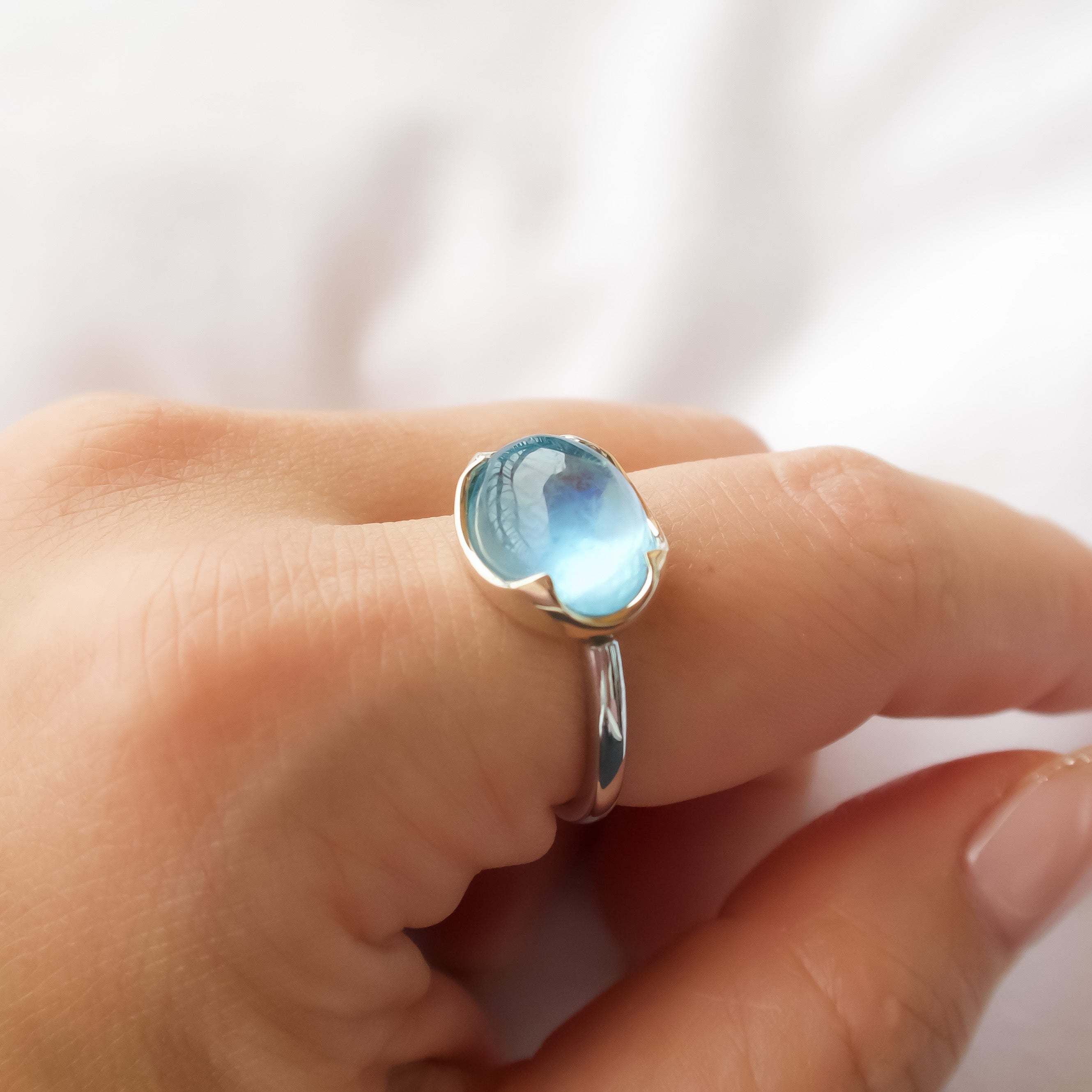 《アクアマリン｜Aquamarine》
海の光を閉じ込めたカボション天然石リングII