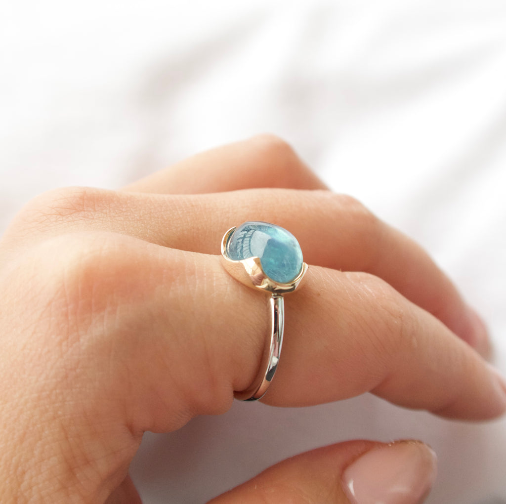 《アクアマリン｜Aquamarine》　

海の光を閉じ込めたカボション天然石リング I