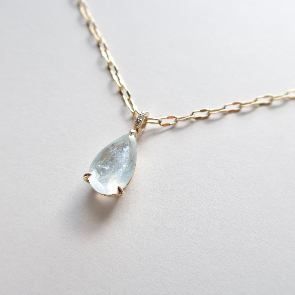 《シンデレラアクアマリン｜Cinderella Aquamarine》ペアシェイプ天然石ネックレストップ