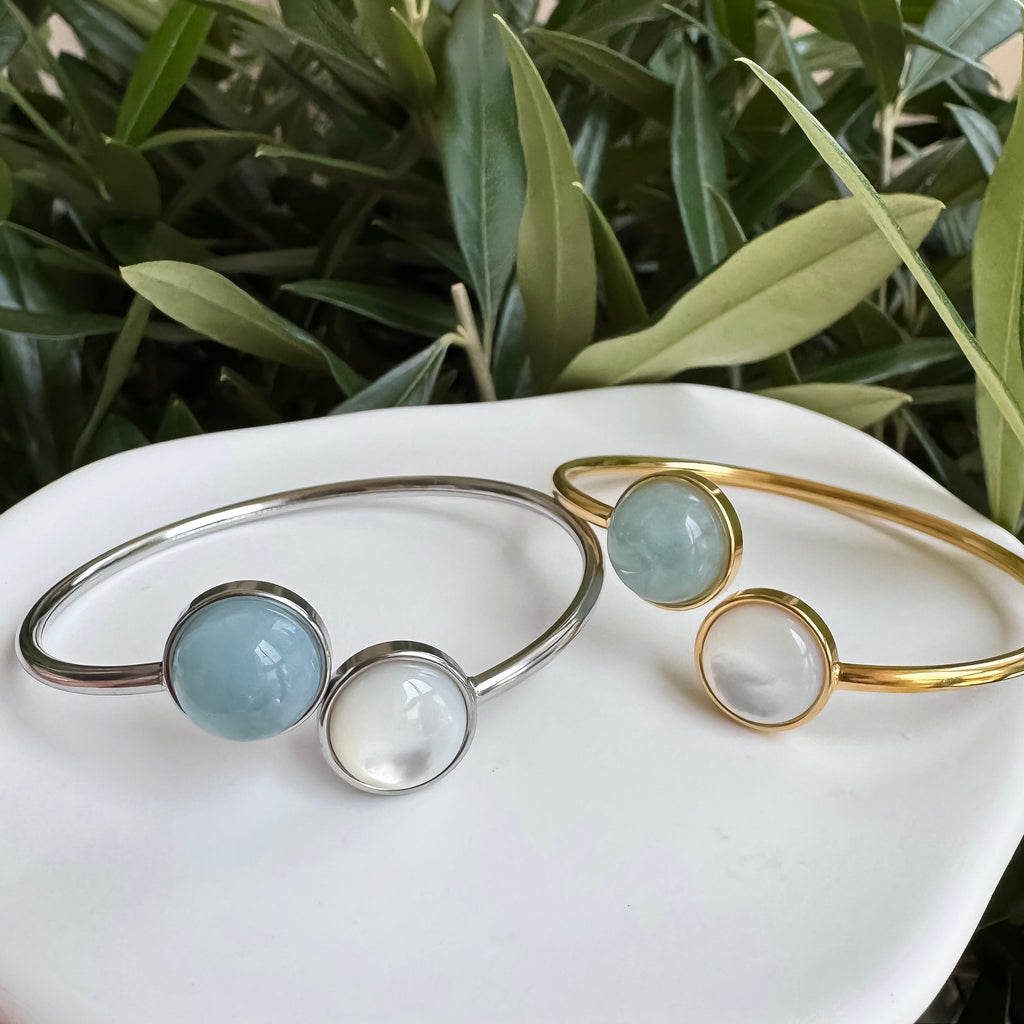 《アクアマリン × ホワイトシェル バングル》天然石ブレスレット／Anuenue ✴︎ jewelry