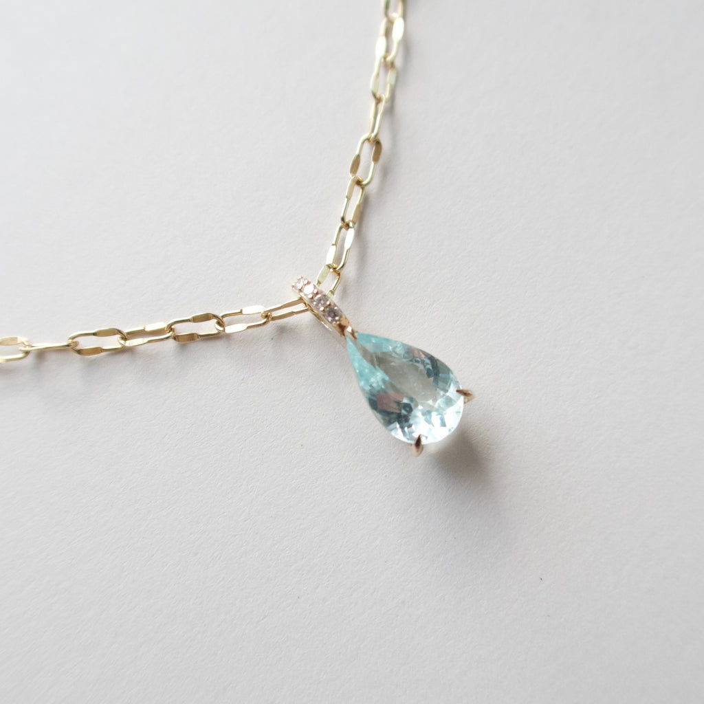 《アンブリゴナイト｜Amblygonite》人魚姫の涙　ペアシェイプ天然石／一点物ネックレストップ