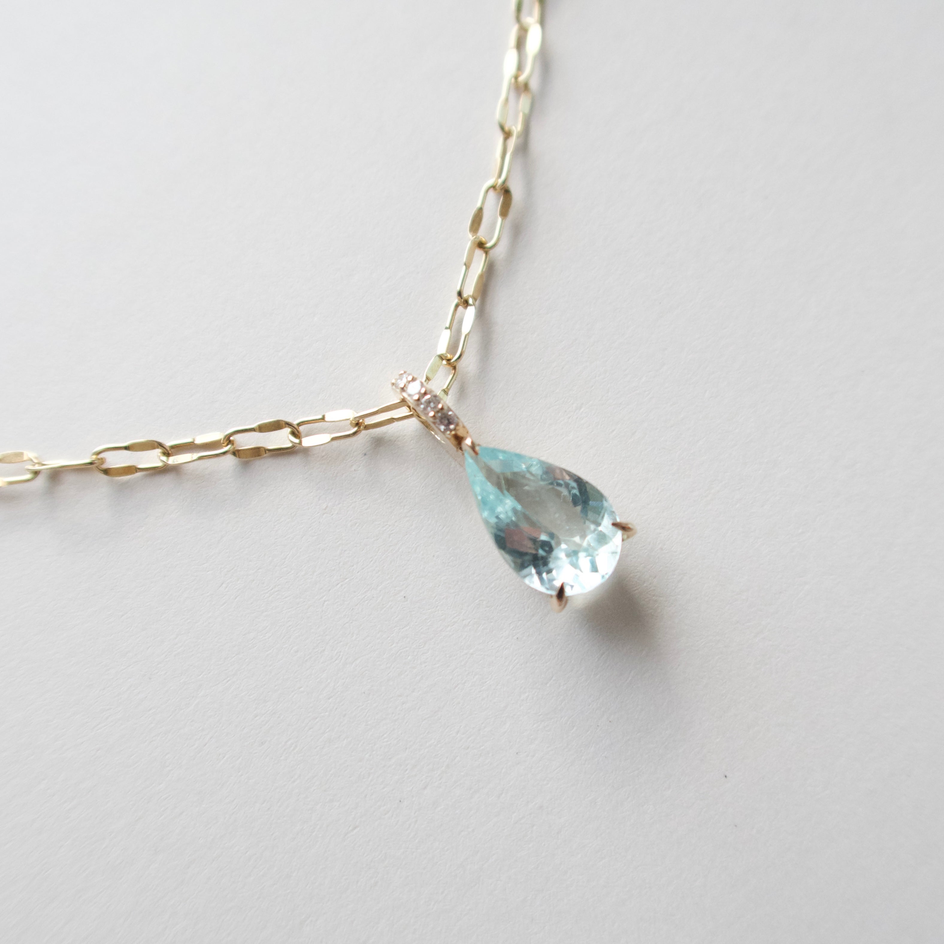 《アンブリゴナイト｜Amblygonite》人魚姫の涙　ペアシェイプ天然石／一点物ネックレストップ