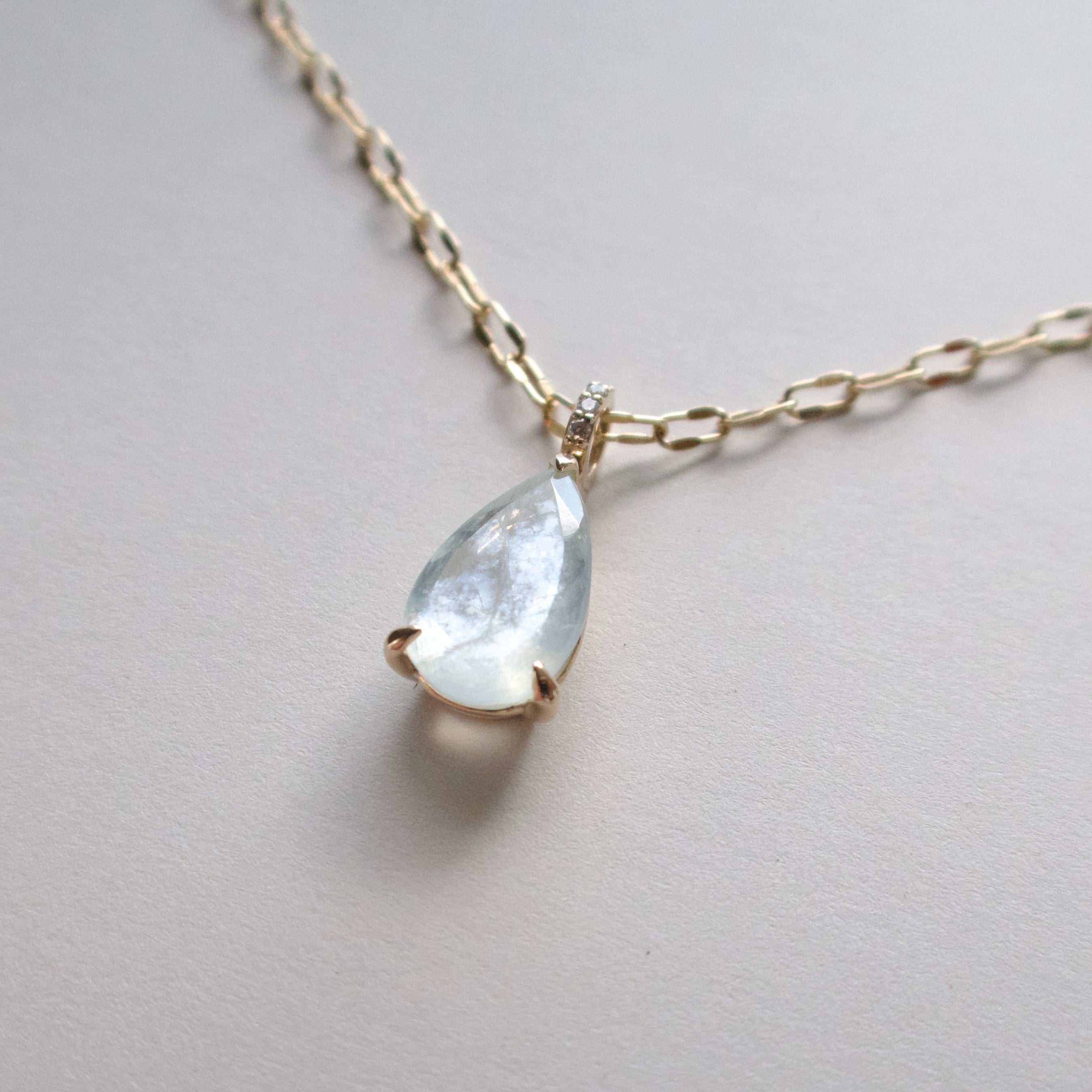 《シンデレラアクアマリン｜Cinderella Aquamarine》ペアシェイプ天然石ネックレストップ