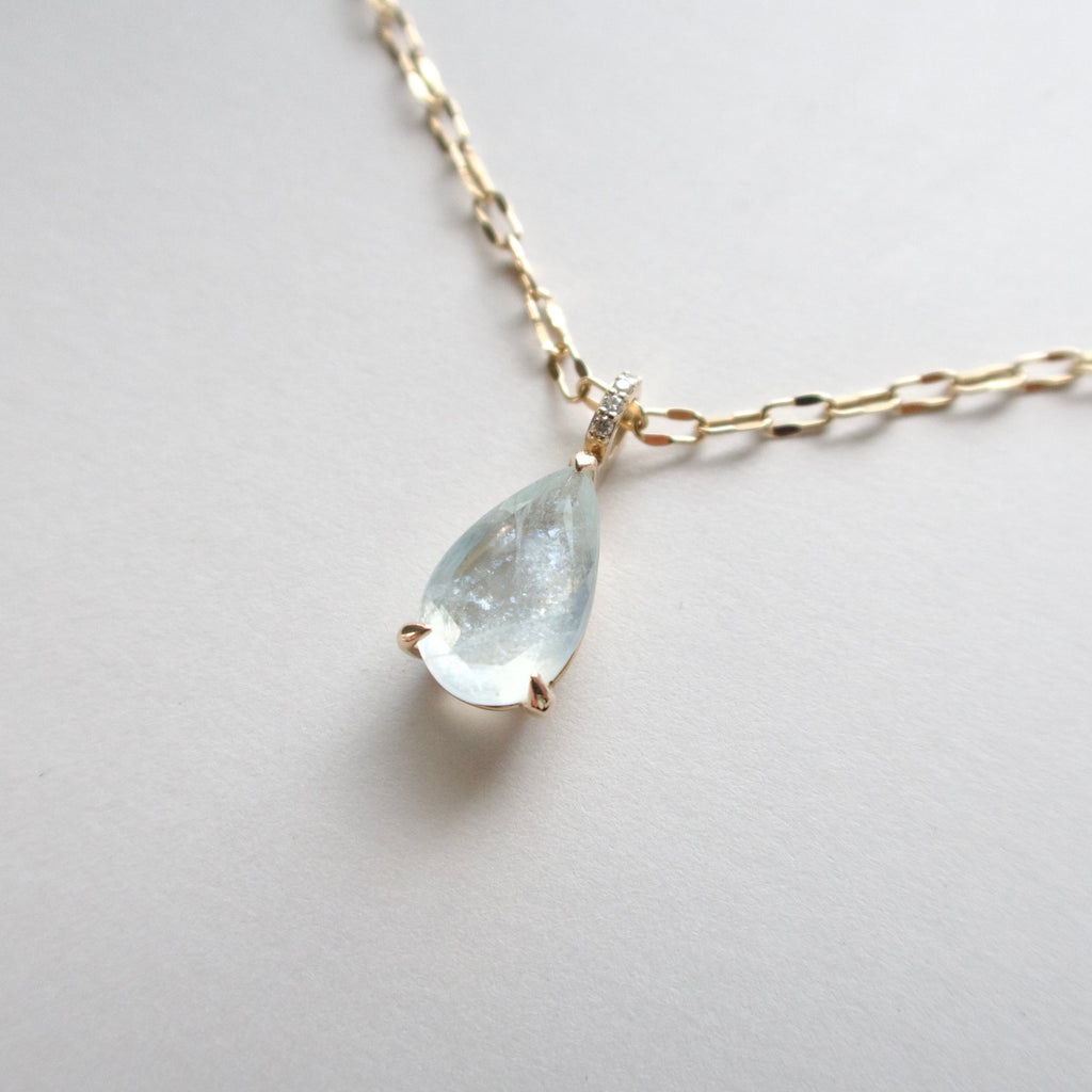 《シンデレラアクアマリン｜Cinderella Aquamarine》ペアシェイプ天然石ネックレストップ