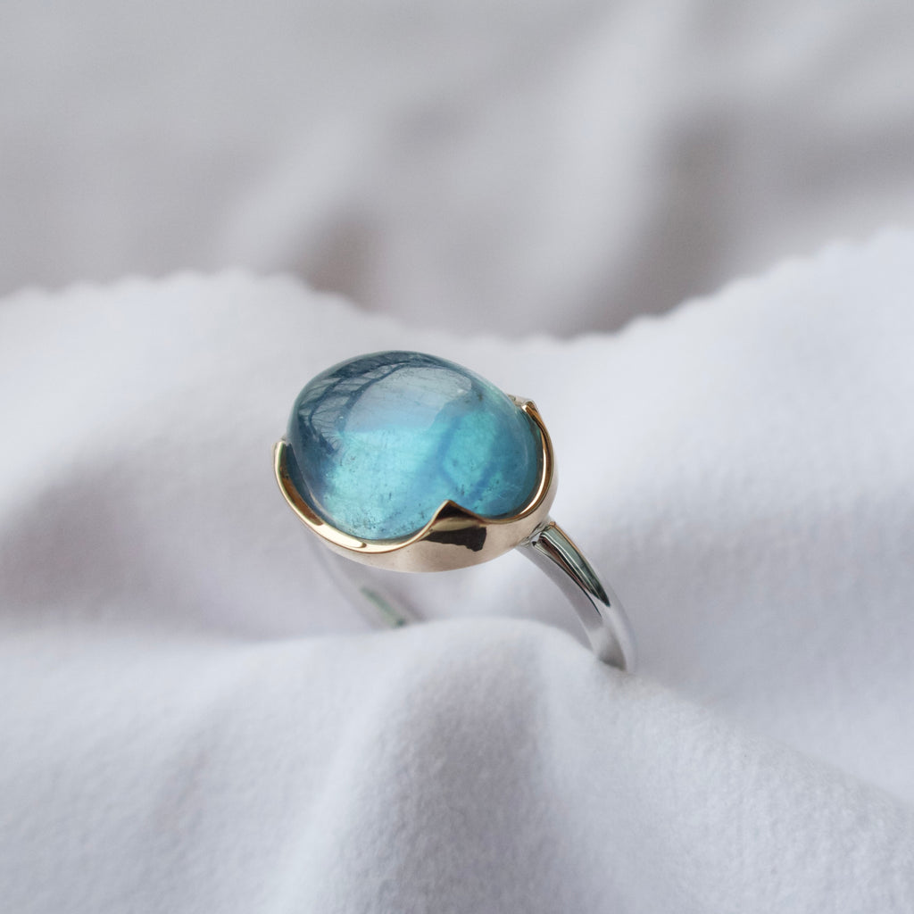 《アクアマリン｜Aquamarine》　

海の光を閉じ込めたカボション天然石リング I