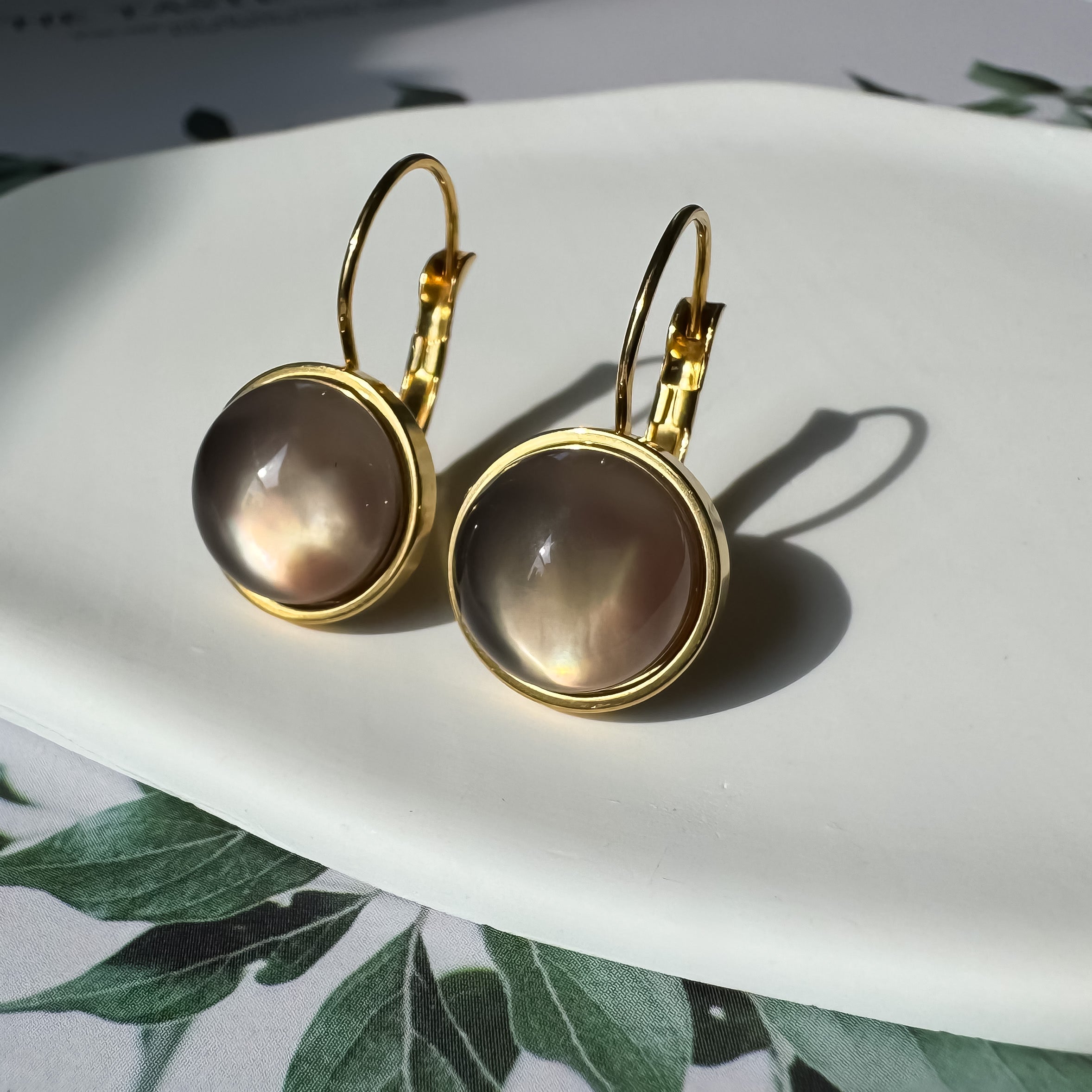 《スモーキークォーツ｜Smoky Quartz》× 《シェル｜Shell》ゴールドピアス／天然石フレンチフックピアス大／Anuenue✴︎jewelry
