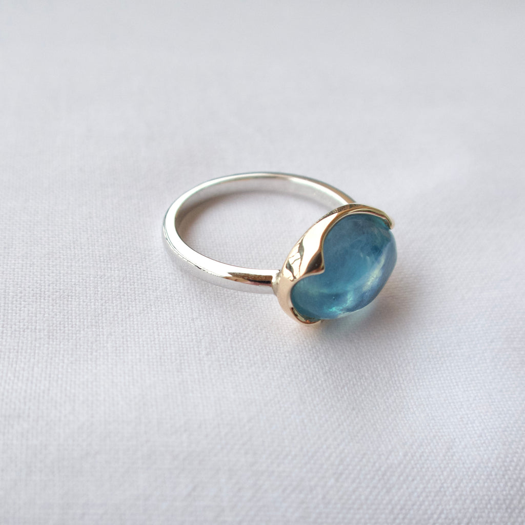 《アクアマリン｜Aquamarine》
海の光を閉じ込めたカボション天然石リングII