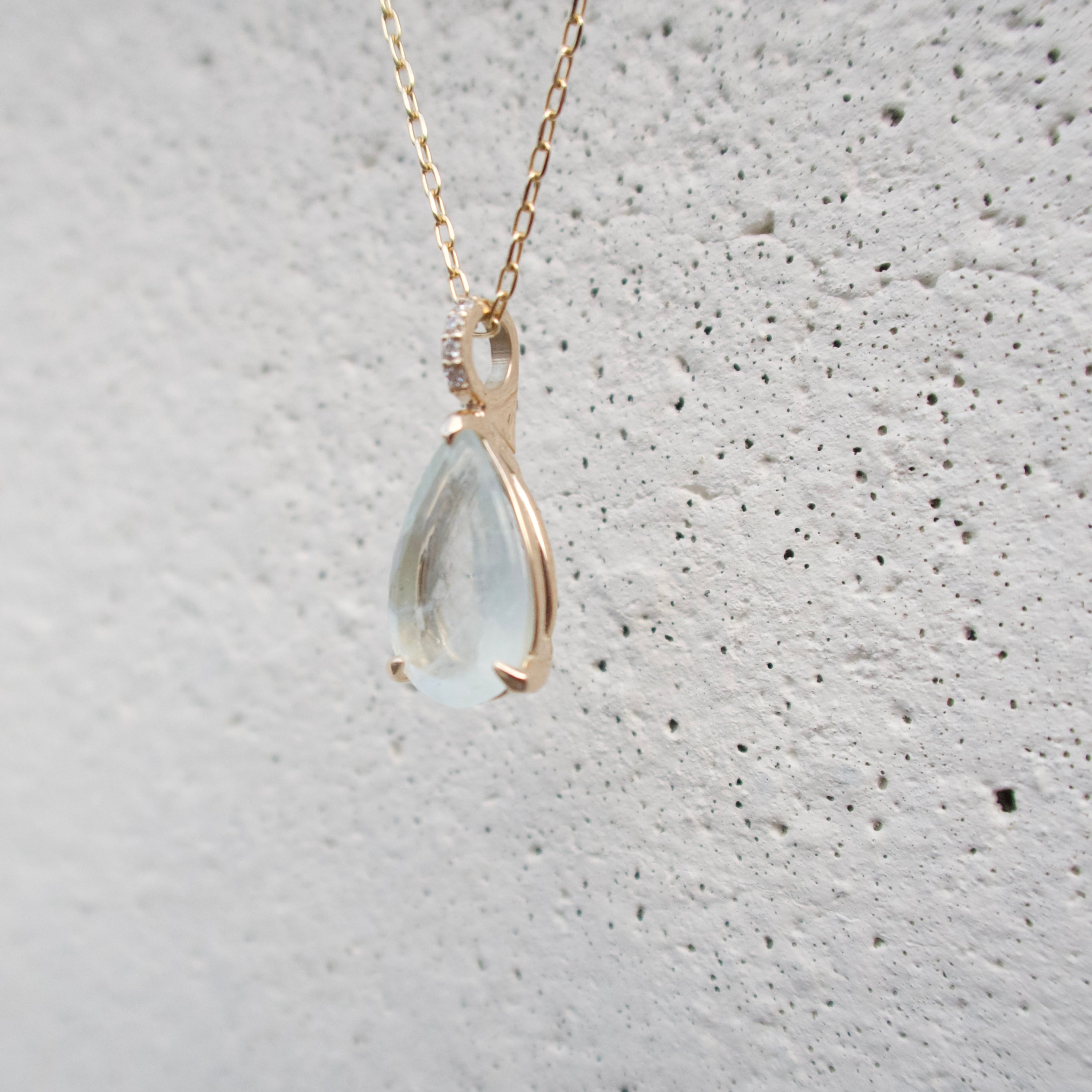 《シンデレラアクアマリン｜Cinderella Aquamarine》ペアシェイプ天然石ネックレストップ