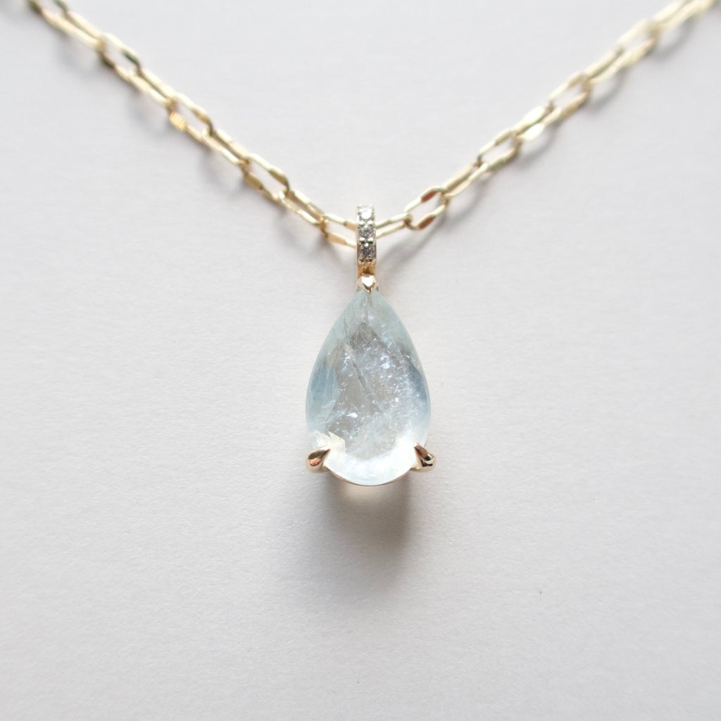 《シンデレラアクアマリン｜Cinderella Aquamarine》ペアシェイプ天然石ネックレストップ