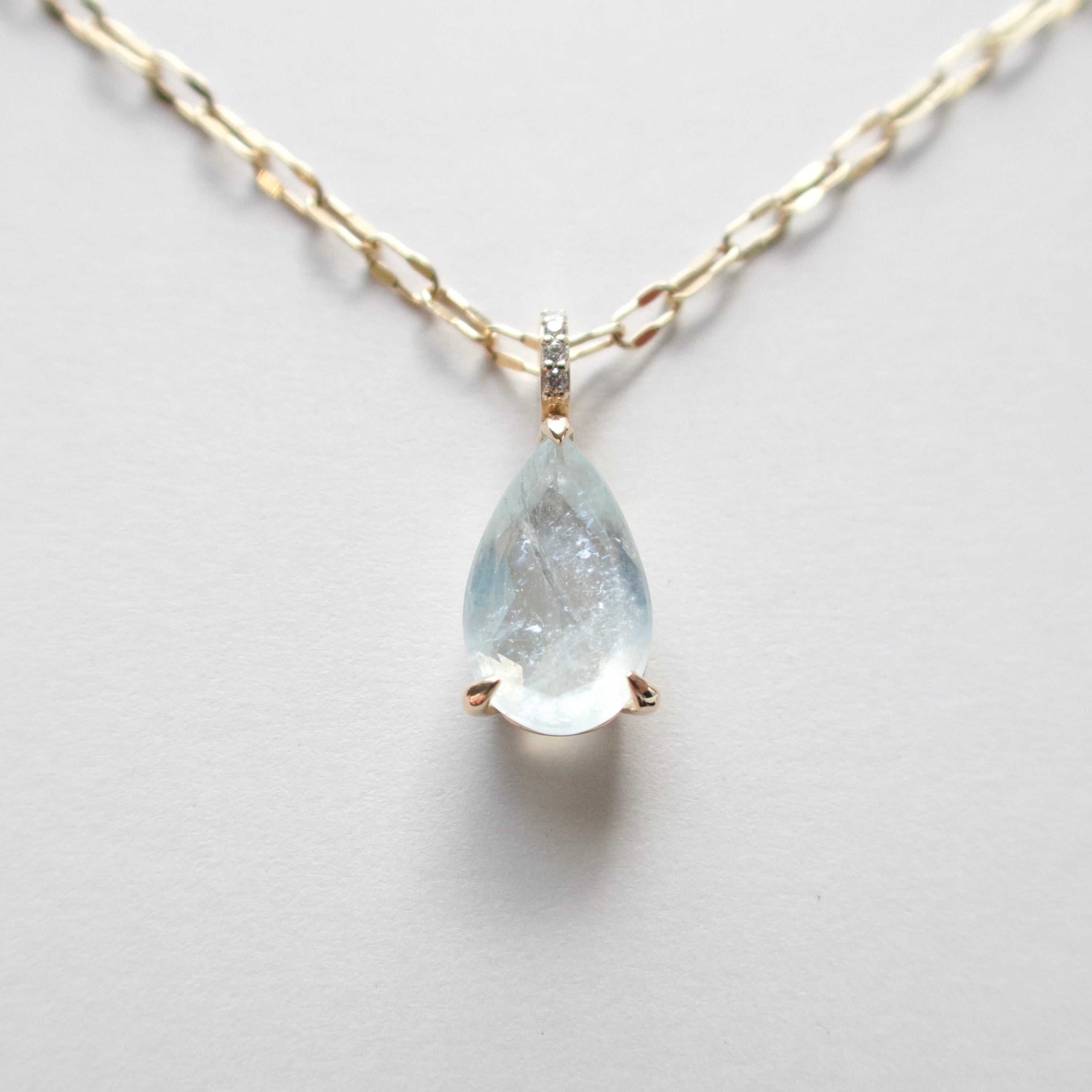 《シンデレラアクアマリン｜Cinderella Aquamarine》ペアシェイプ天然石ネックレストップ