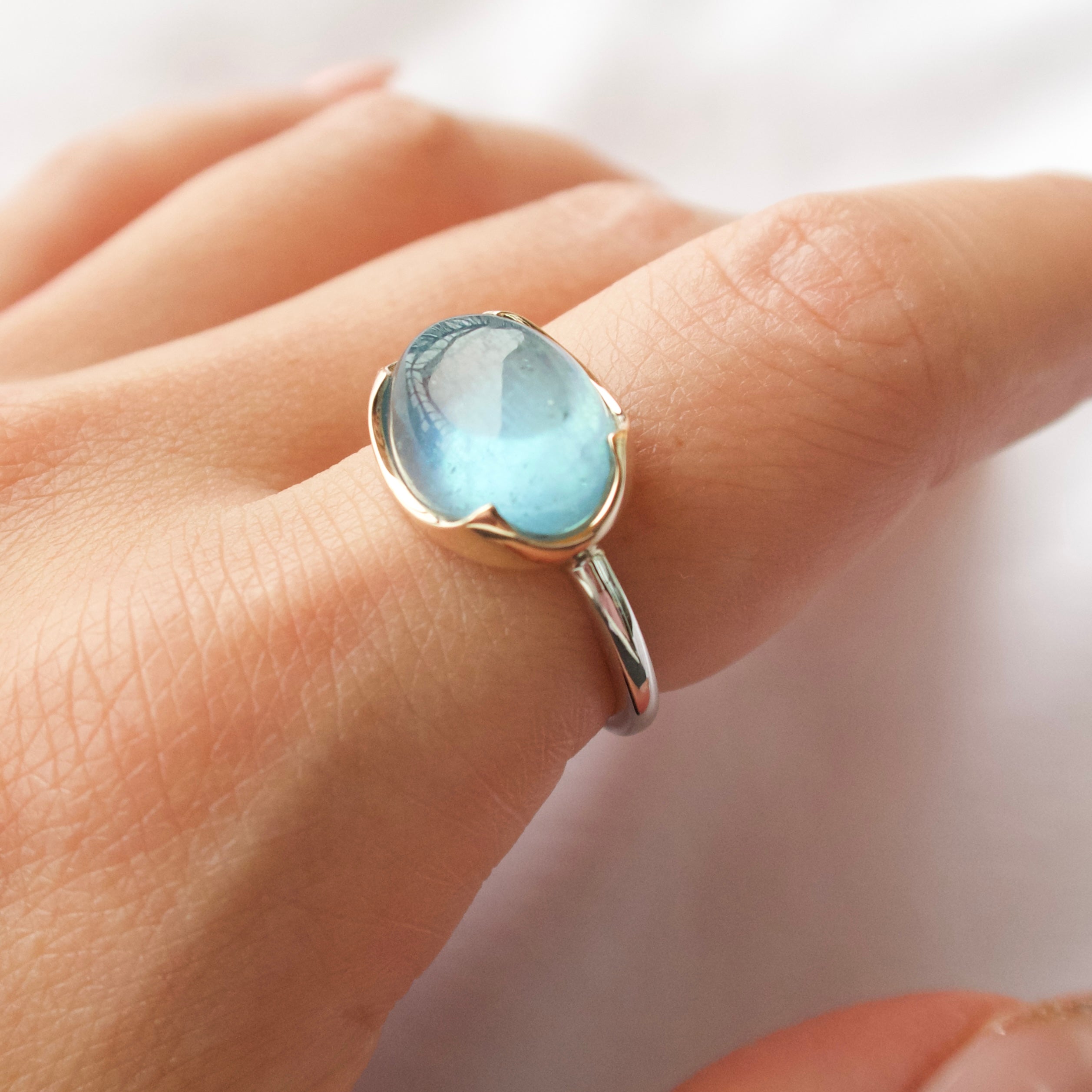 《アクアマリン｜Aquamarine》　

海の光を閉じ込めたカボション天然石リング I