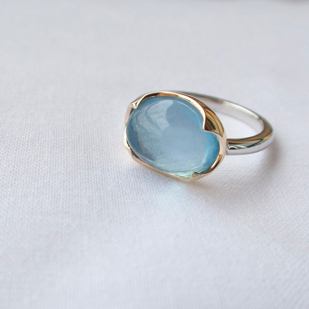 《アクアマリン｜Aquamarine》
海の光を閉じ込めたカボション天然石リングII