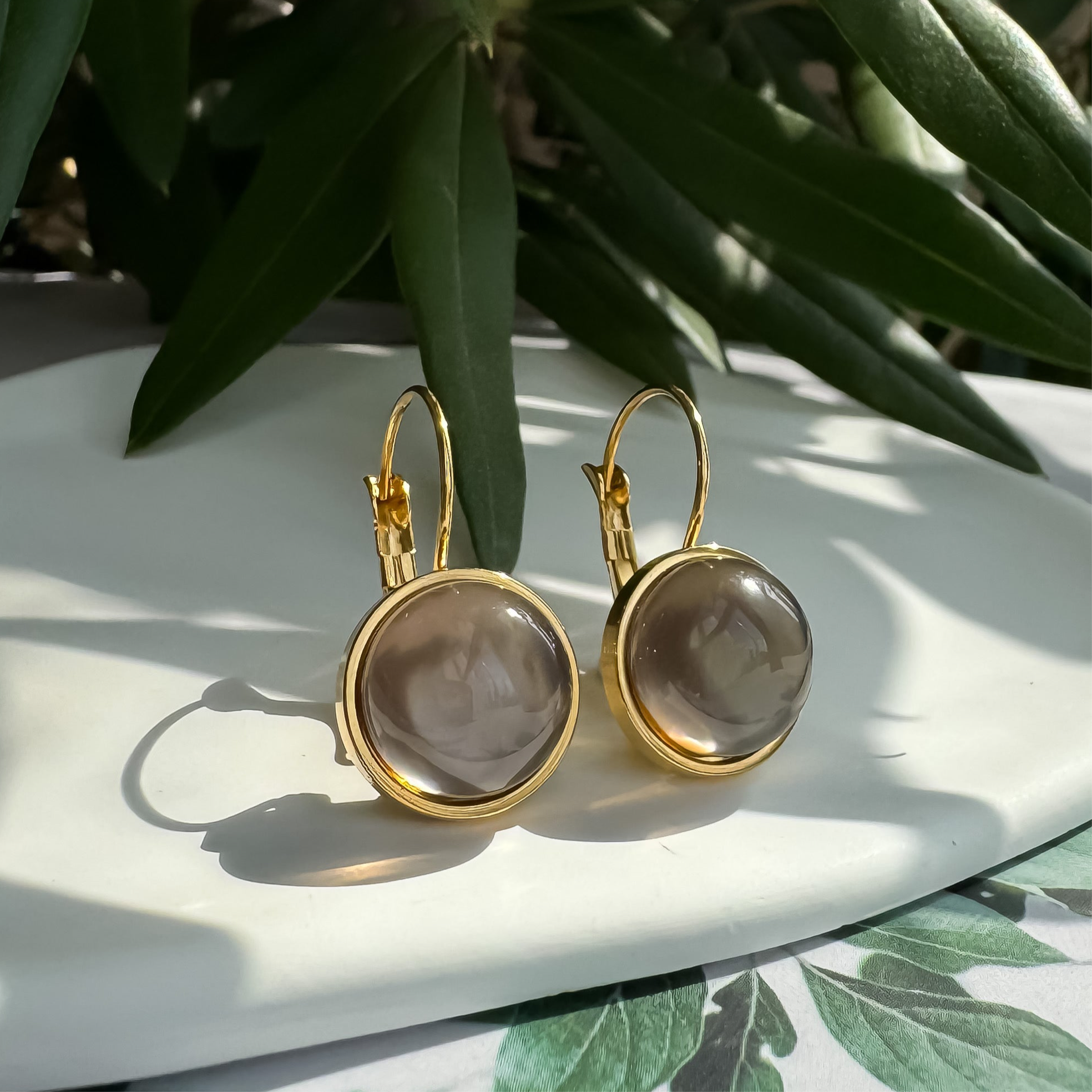 《スモーキークォーツ｜Smoky Quartz》× 《シェル｜Shell》ゴールドピアス／天然石フレンチフックピアス大／Anuenue✴︎jewelry