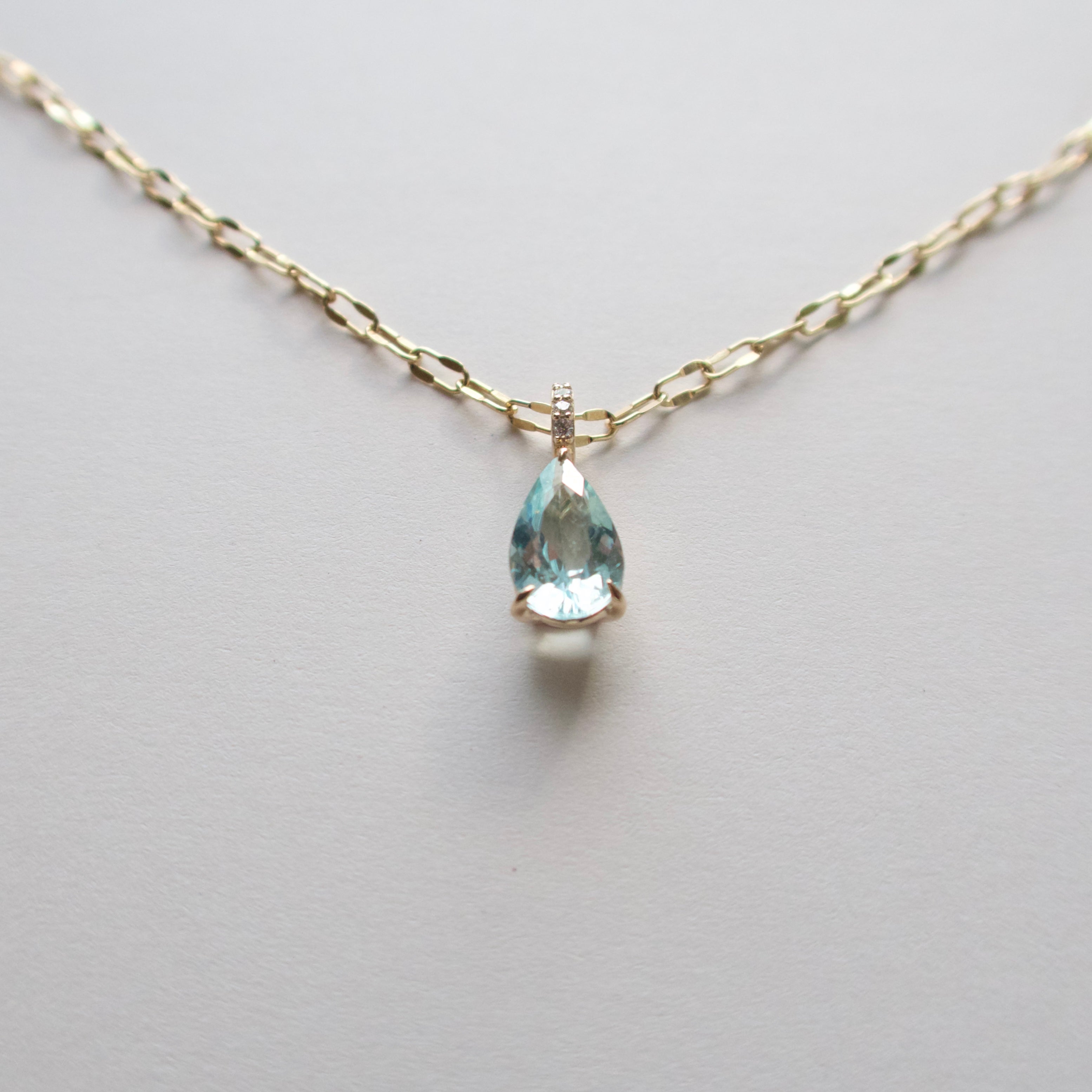 《アンブリゴナイト｜Amblygonite》人魚姫の涙　ペアシェイプ天然石／一点物ネックレストップ