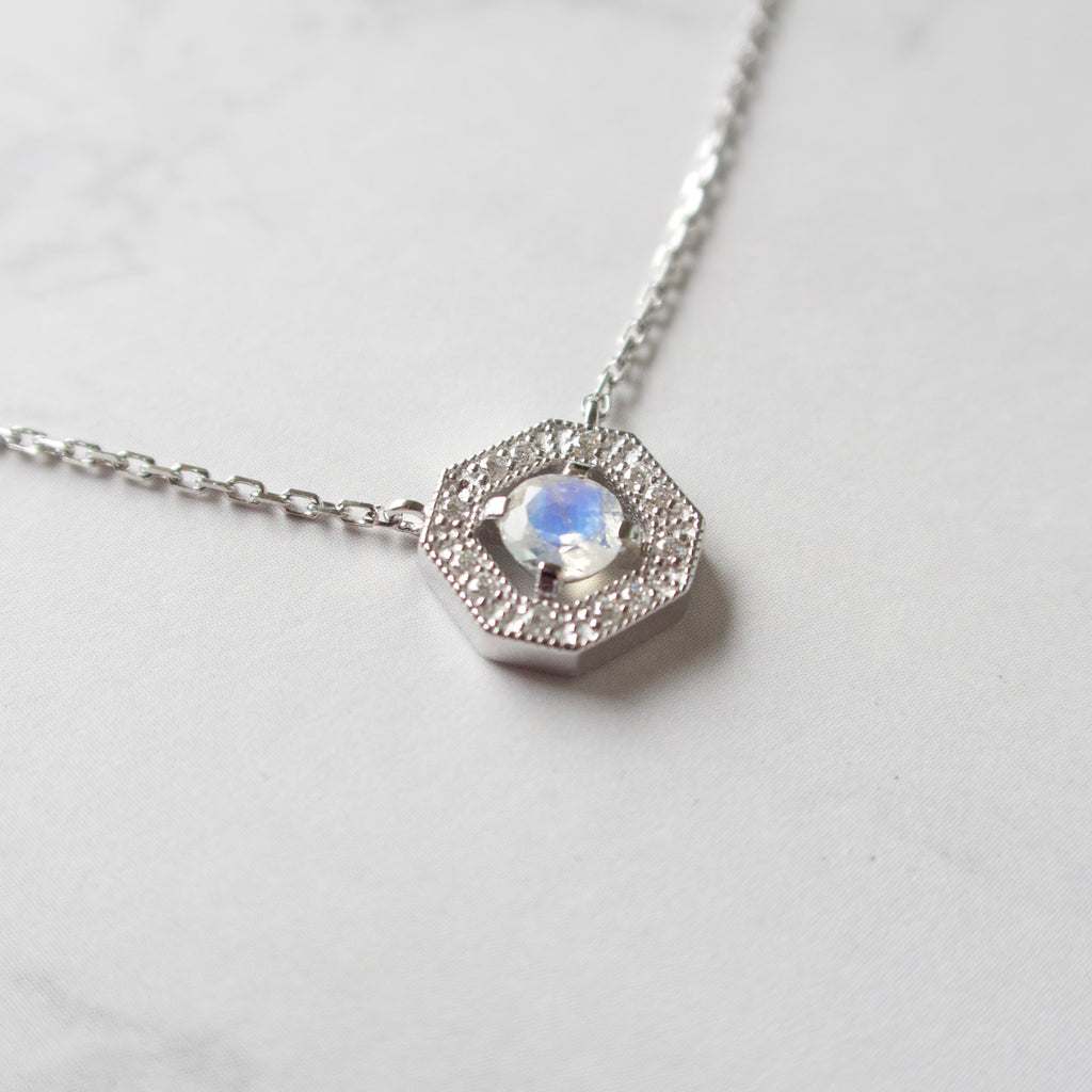 《レインボームーンストーン｜Rainbow Moonstone》 ブルーシラー・天然石ネックレス