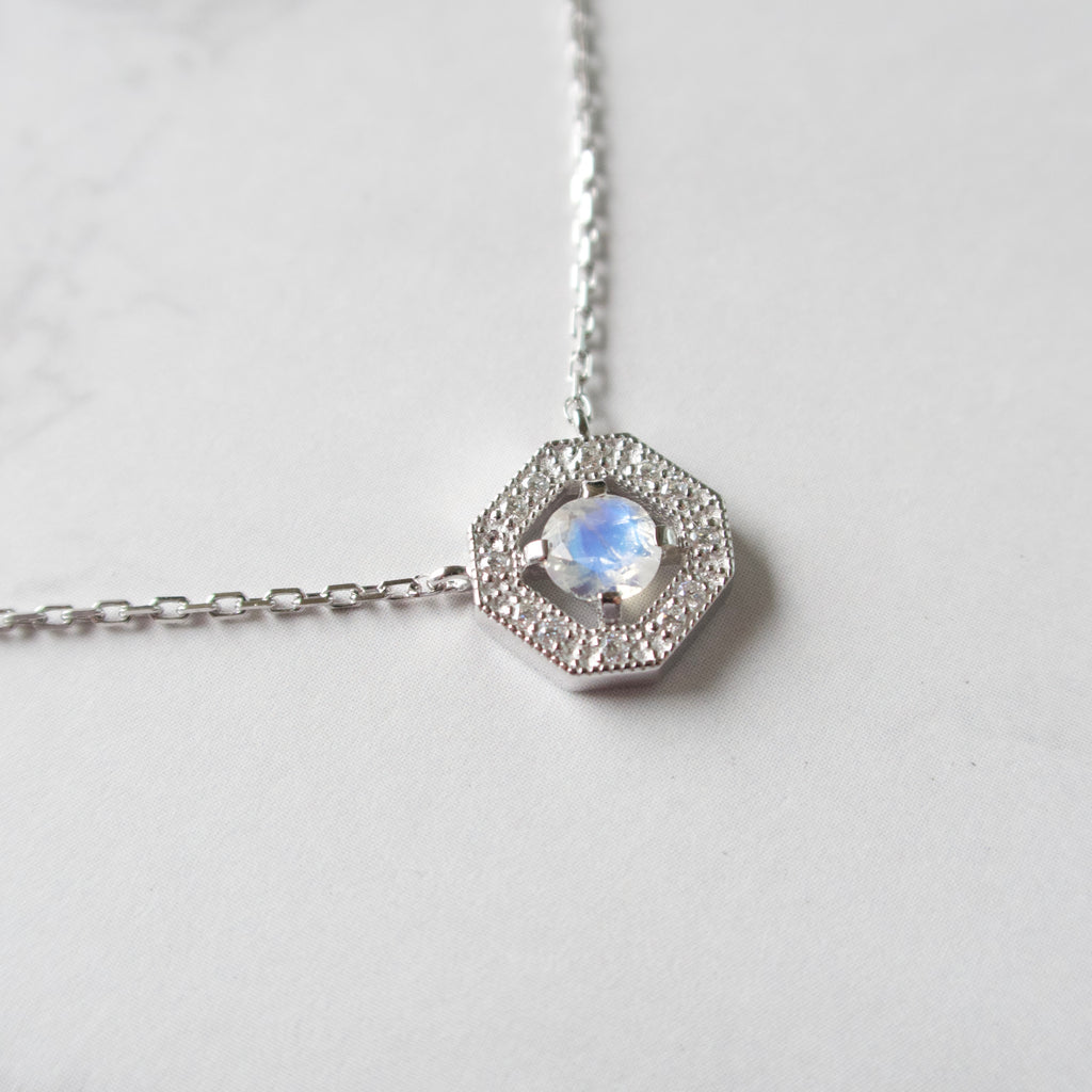 《レインボームーンストーン｜Rainbow Moonstone》 ブルーシラー・天然石ネックレス