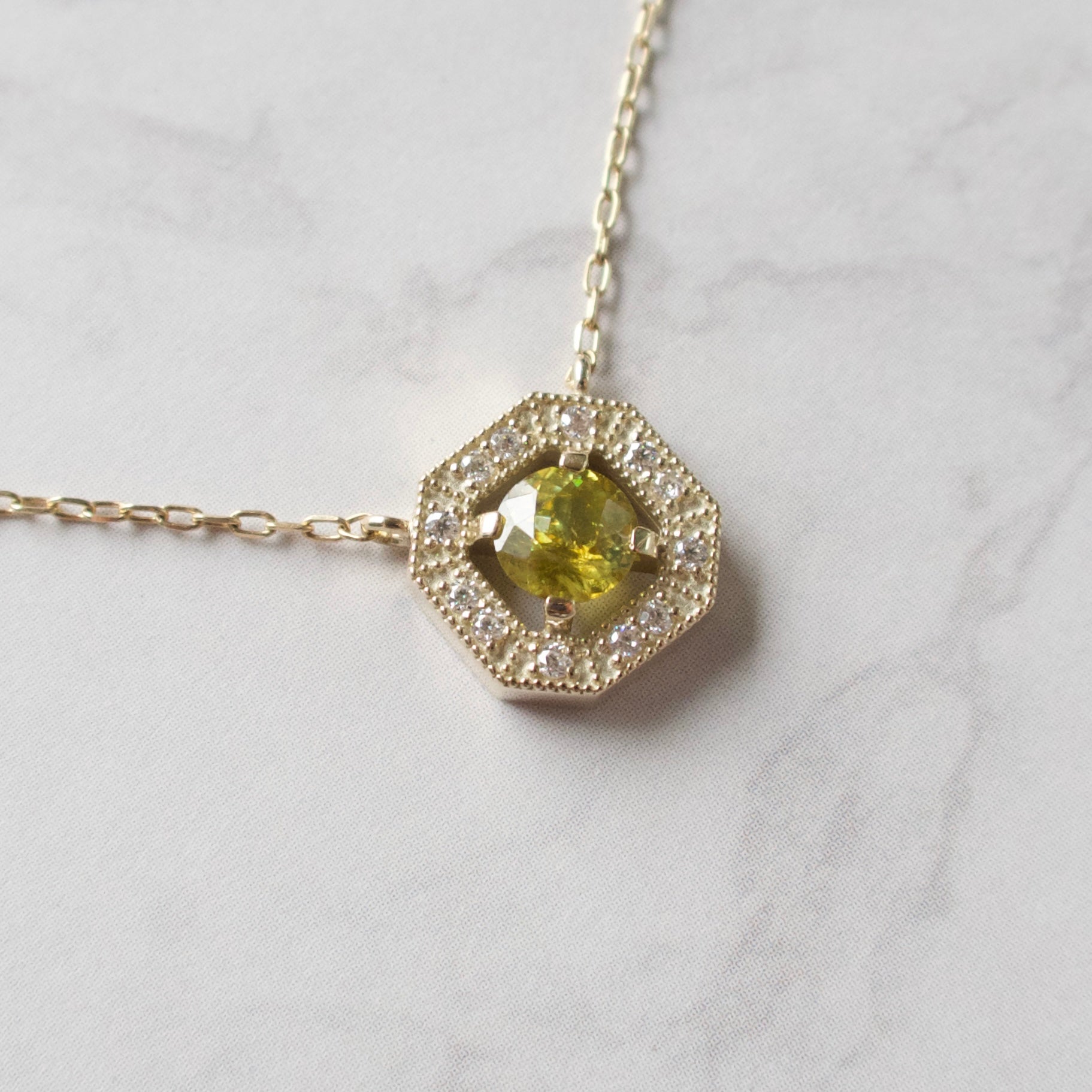 《スフェーン｜Sphene》 レインボーフレア・天然石ネックレス