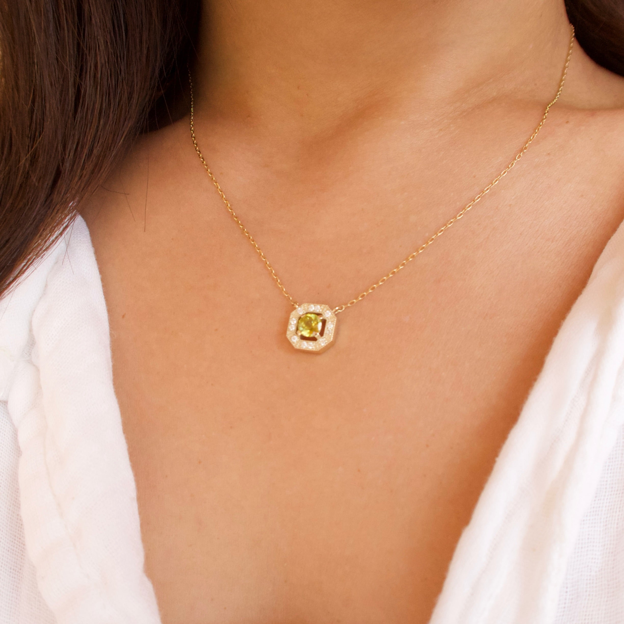 《レインボームーンストーン｜Rainbow Moonstone》 ブルーシラー・天然石ネックレス